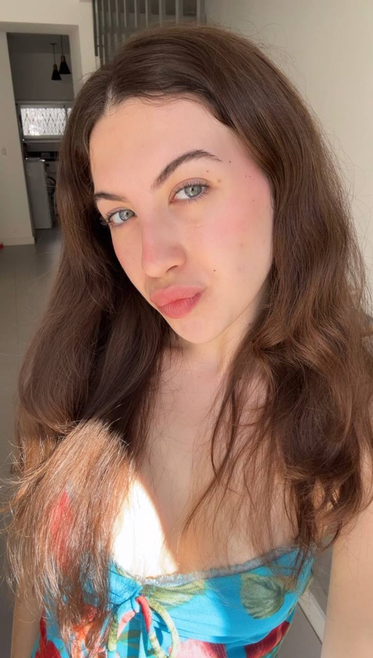 Nude girl Amber in Pacanbaru