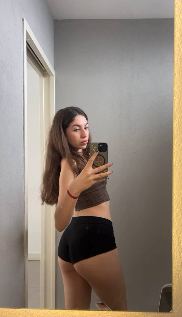 Amber in her underwear in Pacanbaru