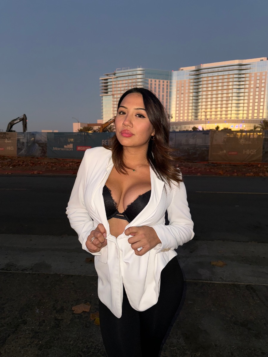 Take a pause and enjoy Ali Cruz — streaming from Pacanbaru