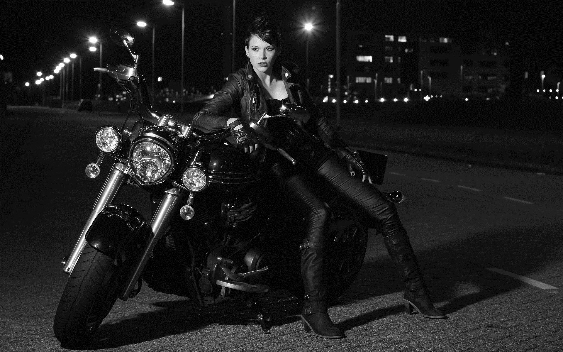 Photo Beautiful girls and motorcycles in Pacanbaru