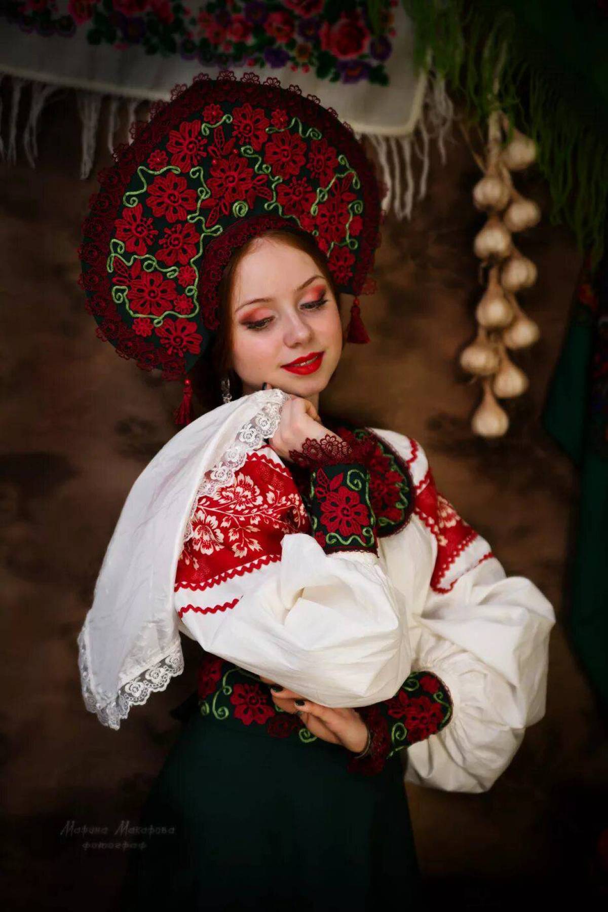 Women in Slavic costumes underwear in Pacanbaru