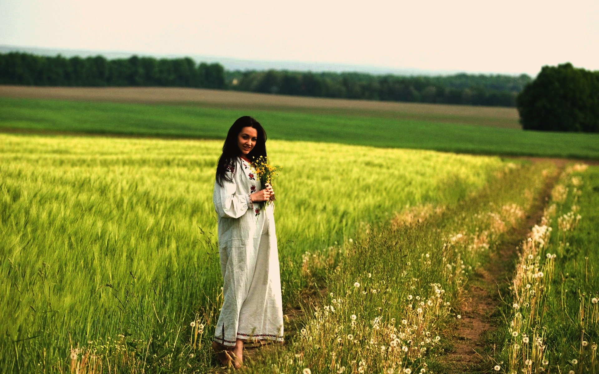 Women in Slavic costumes in Pacanbaru