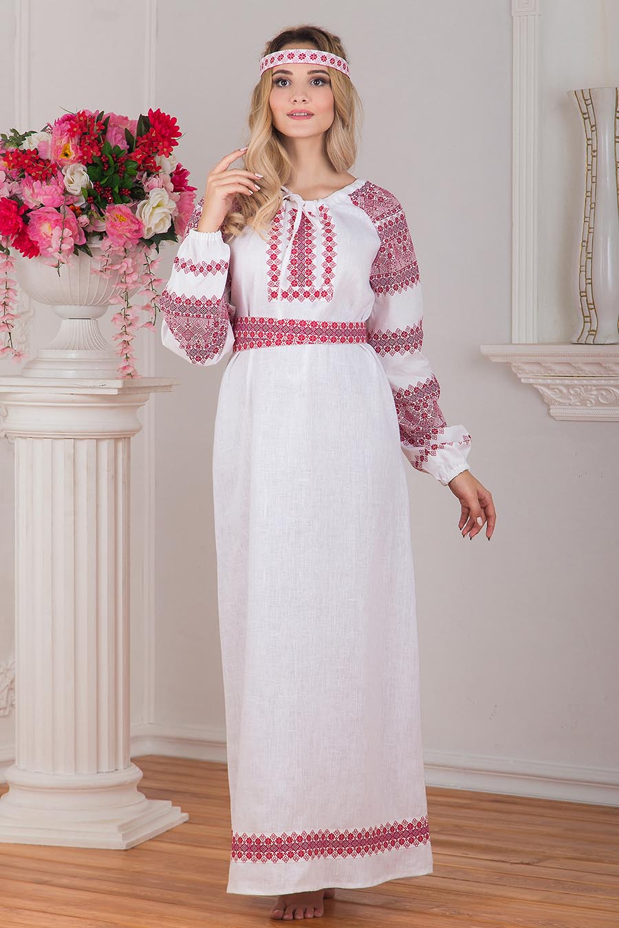 Women in Slavic costumes in Pacanbaru