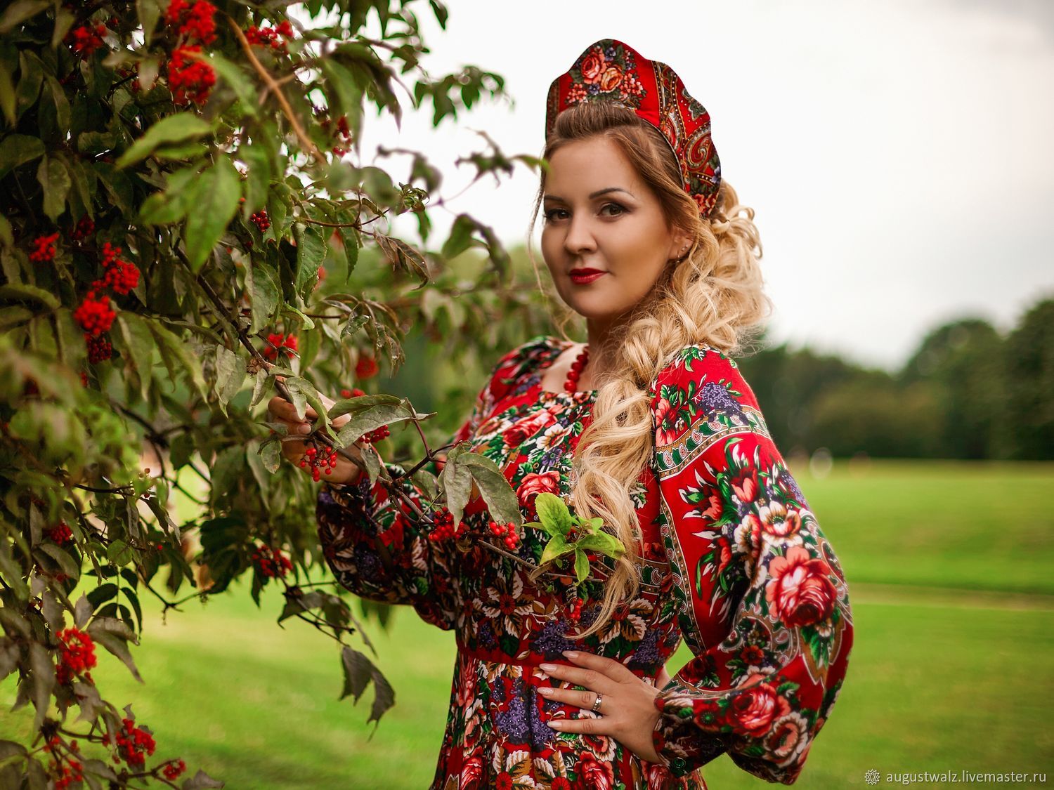 Women in Slavic costumes in Pacanbaru