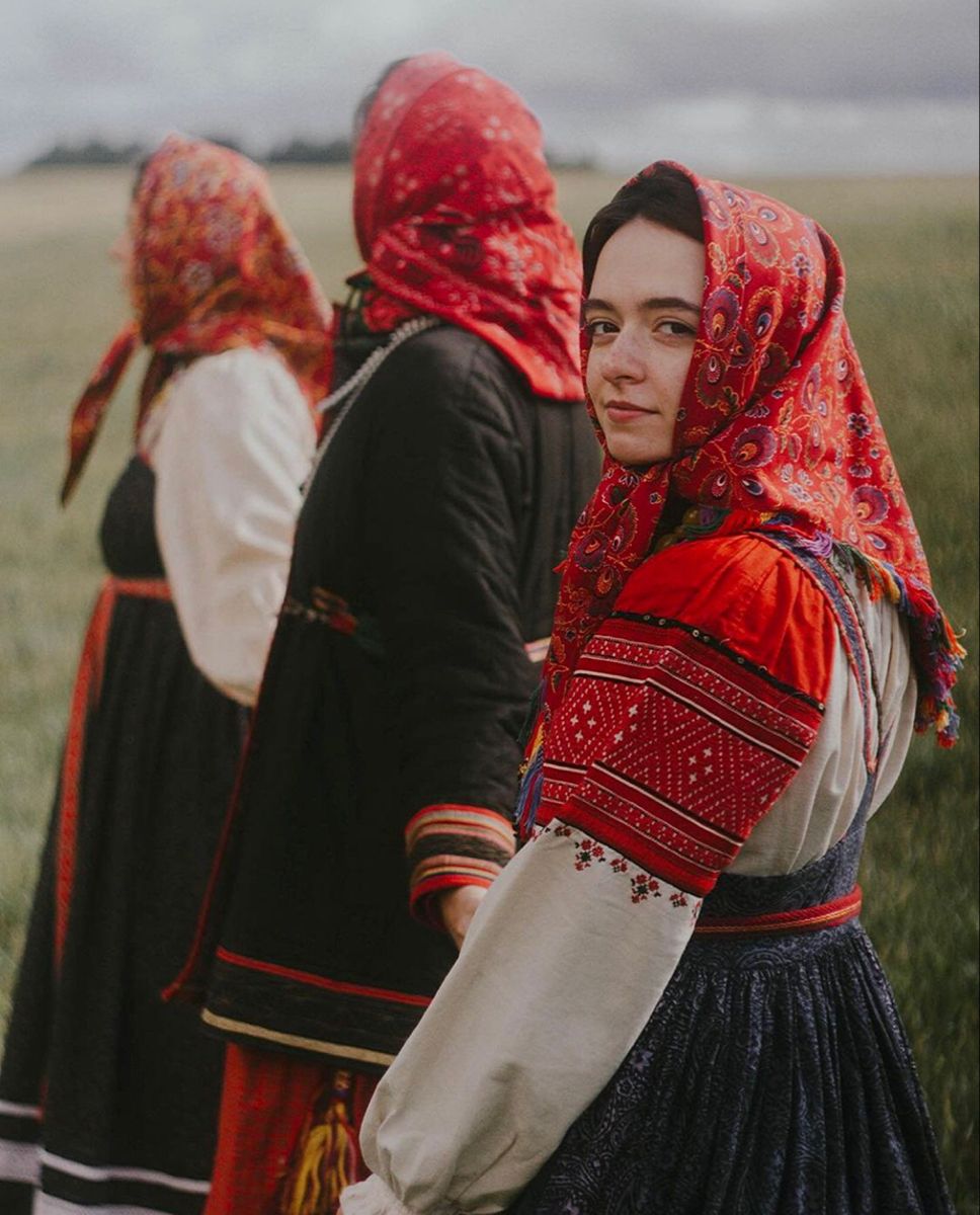 Women in Slavic costumes in Pacanbaru
