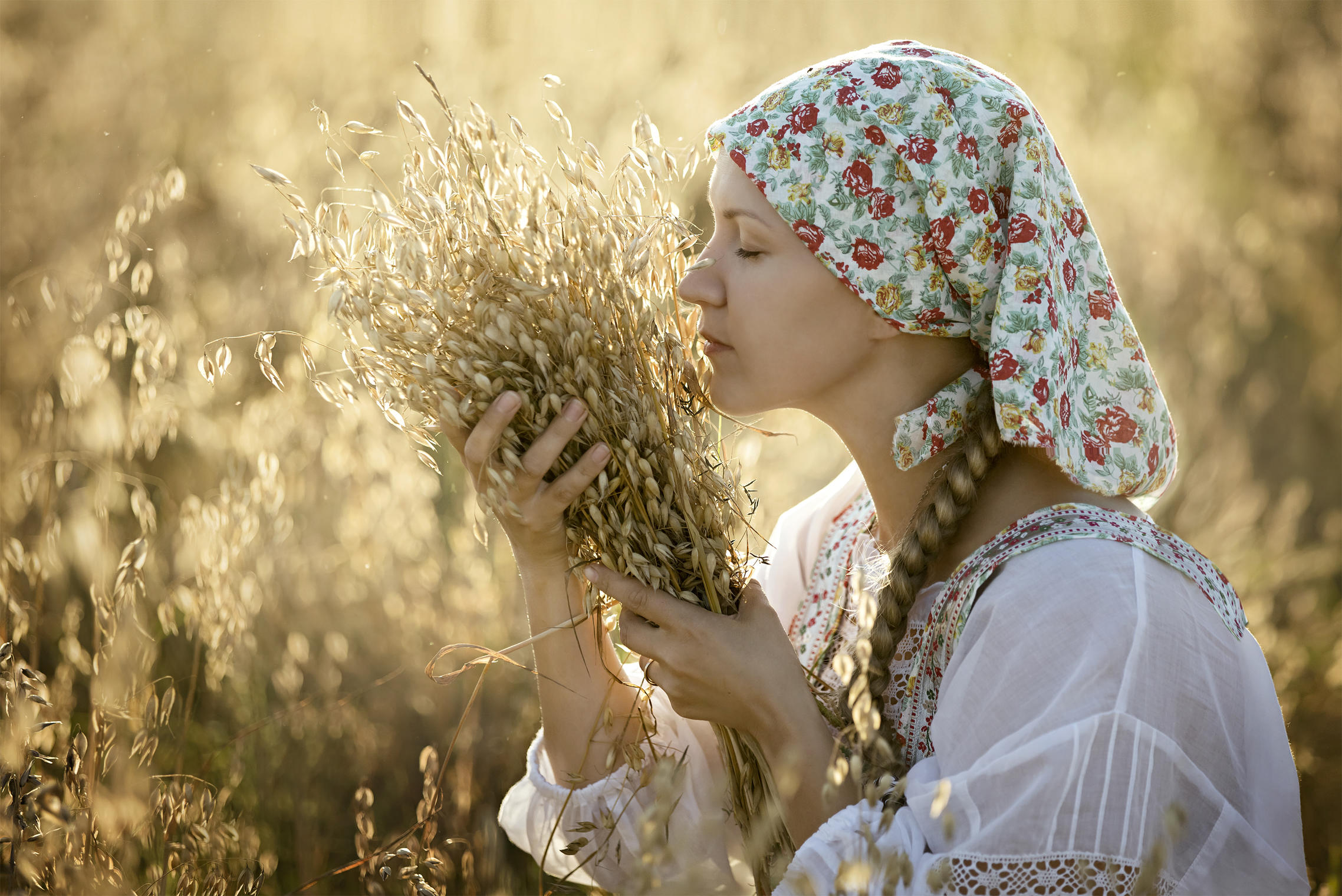 Photo Women in Slavic costumes in Pacanbaru