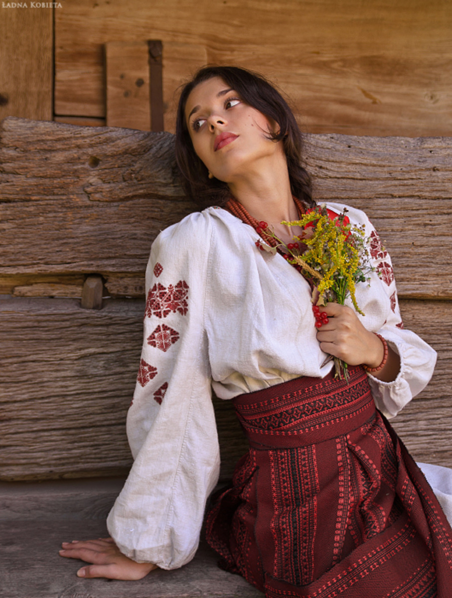 Girls in Slavic costumes in Pacanbaru
