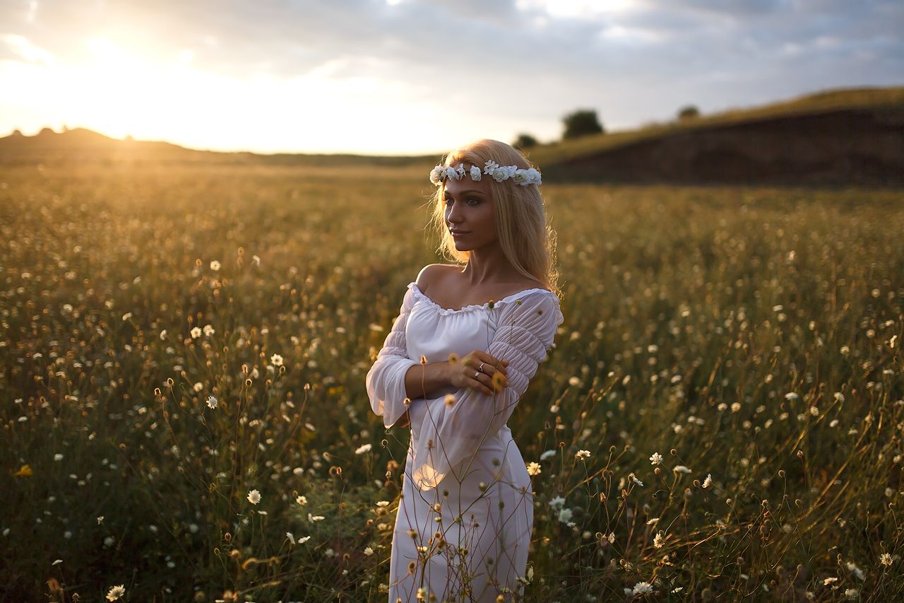 Girls in Slavic costumes in Pacanbaru