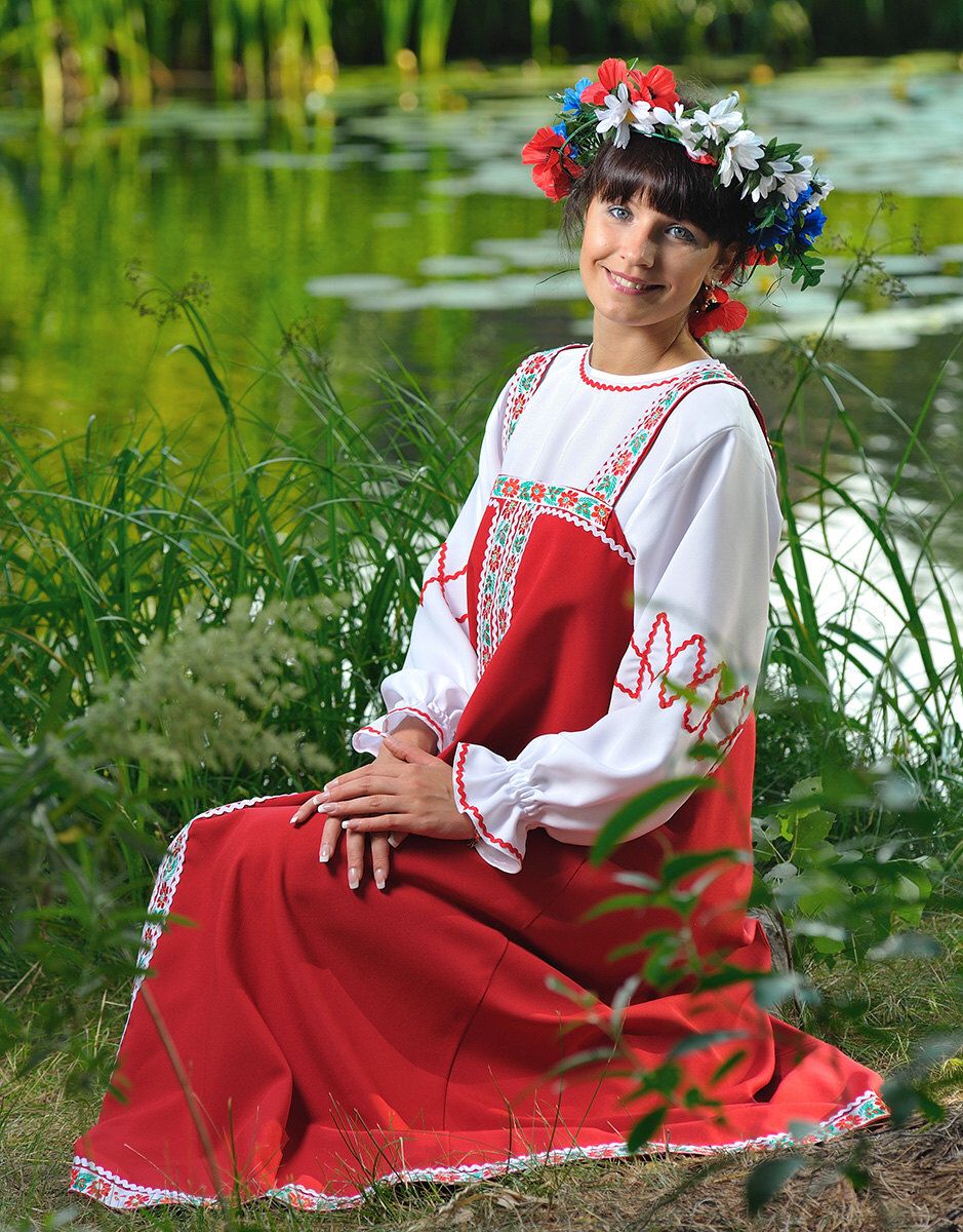 Beautiful girl Girls in Slavic costumes in Pacanbaru