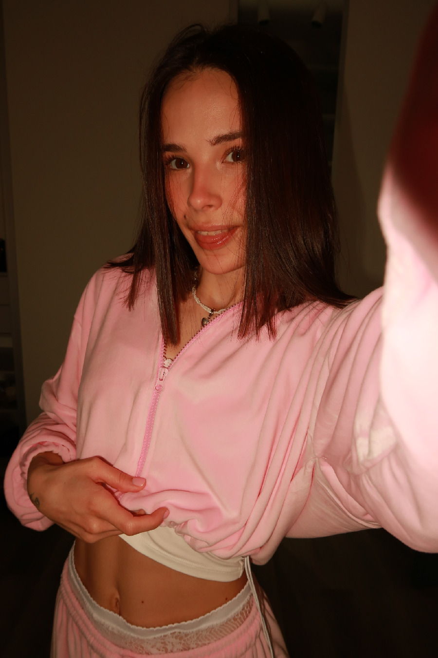 Tina brings the glow — live moments in Pacanbaru