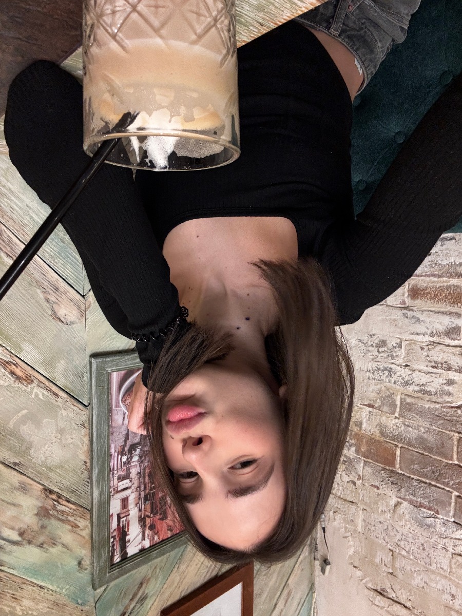 Fresh photos, fresh mood — Tina online in Pacanbaru